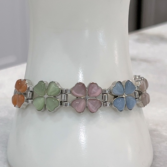 Multicolor Cat’s Eye Floral Magnetic Silver Bracelet - Picture 8 of 10